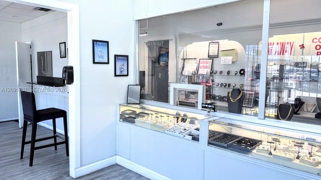 Pawn Shop Property Photo 3