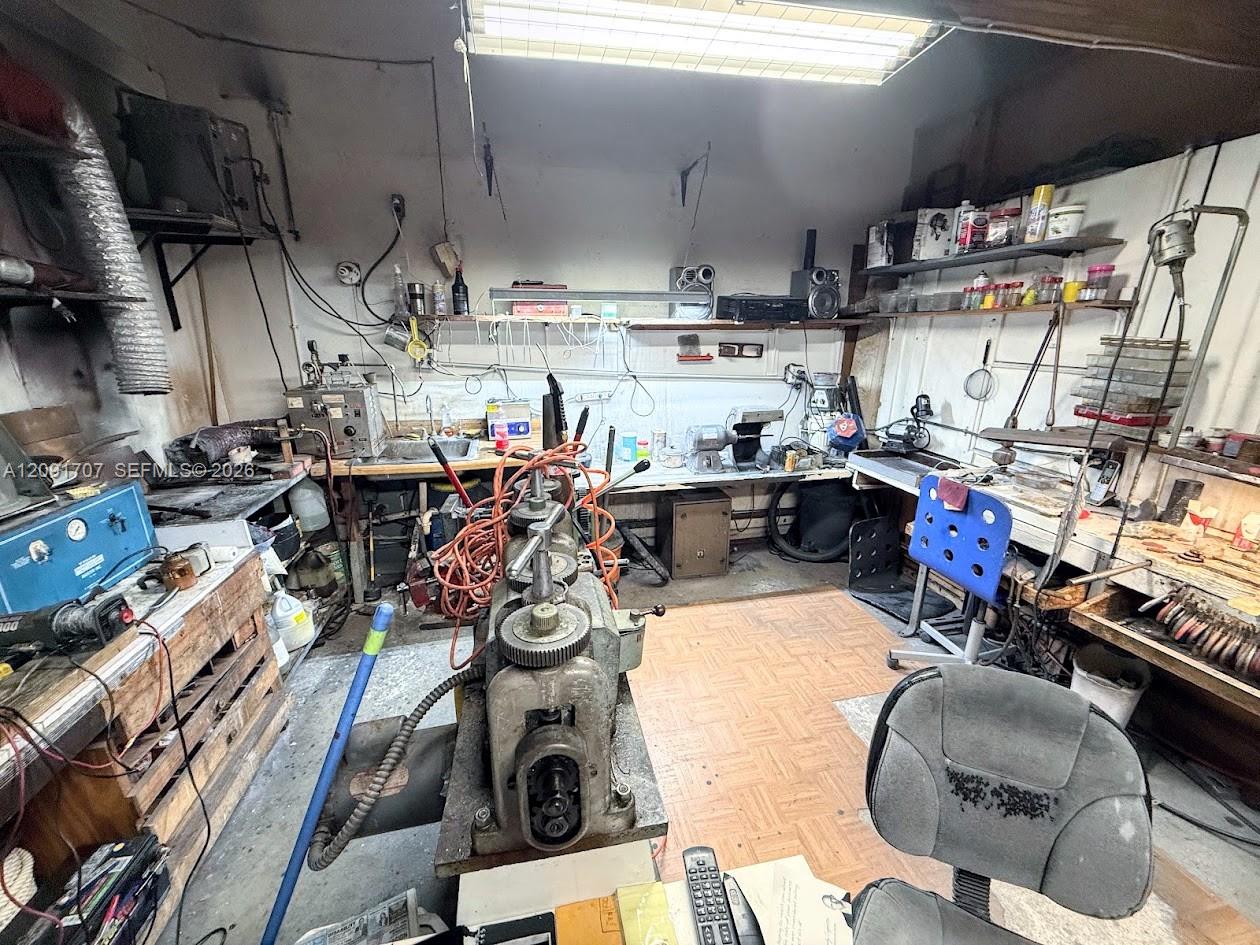 Pawn Shop Property Photo 9