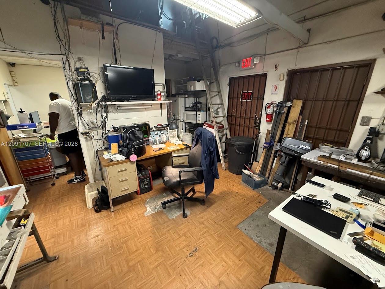 Pawn Shop Property Photo 12