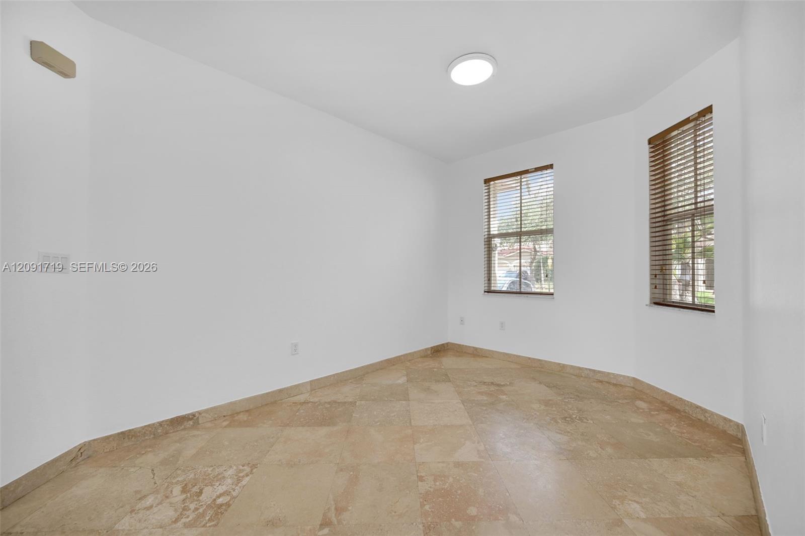 A12091719 Property Photo 9