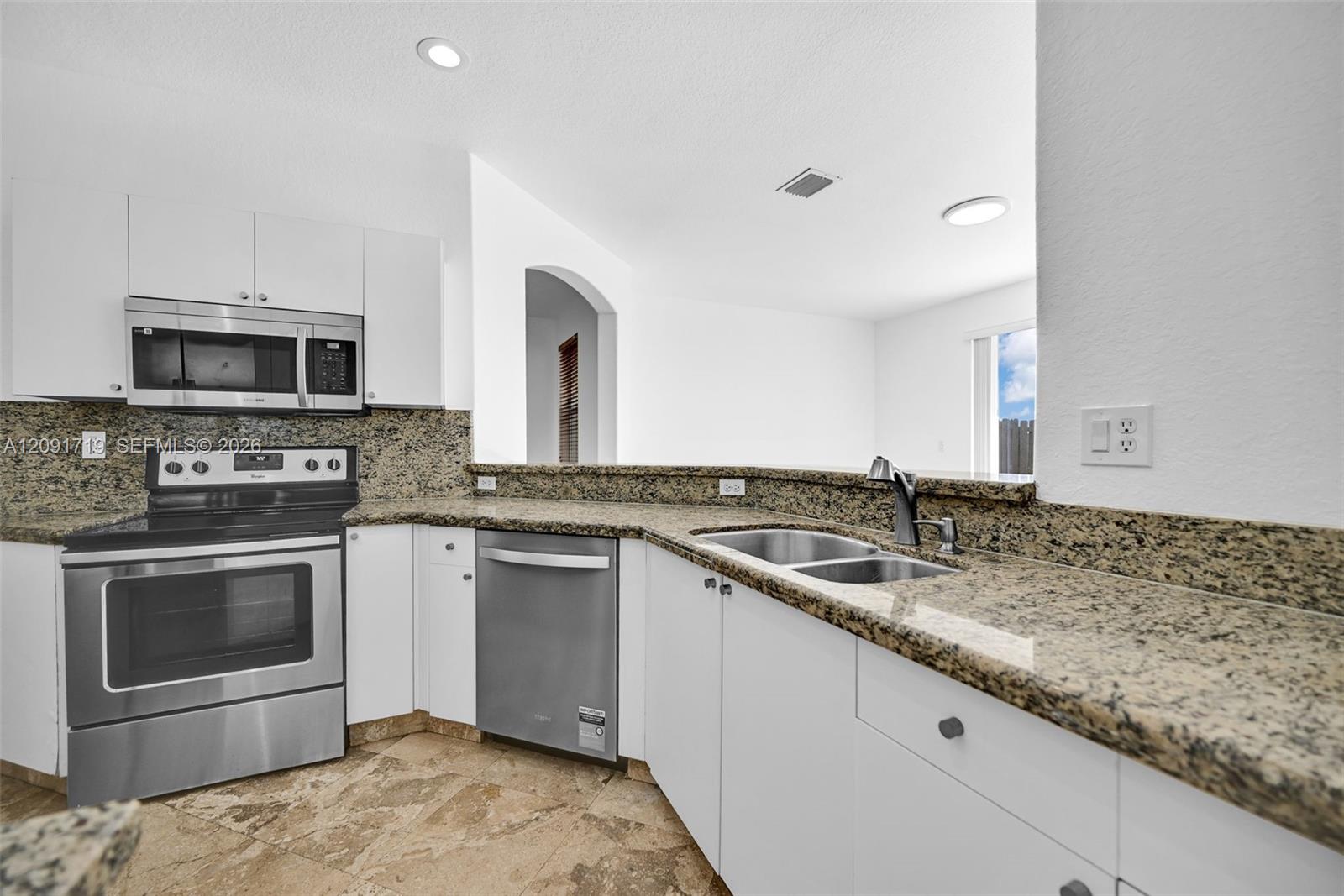 A12091719 Property Photo 13