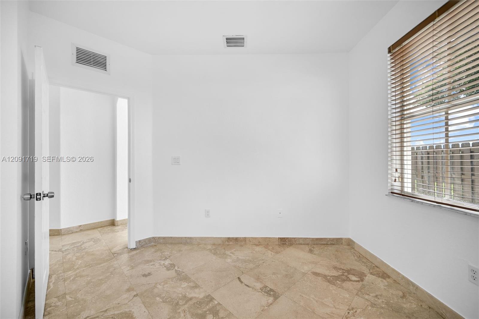A12091719 Property Photo 17