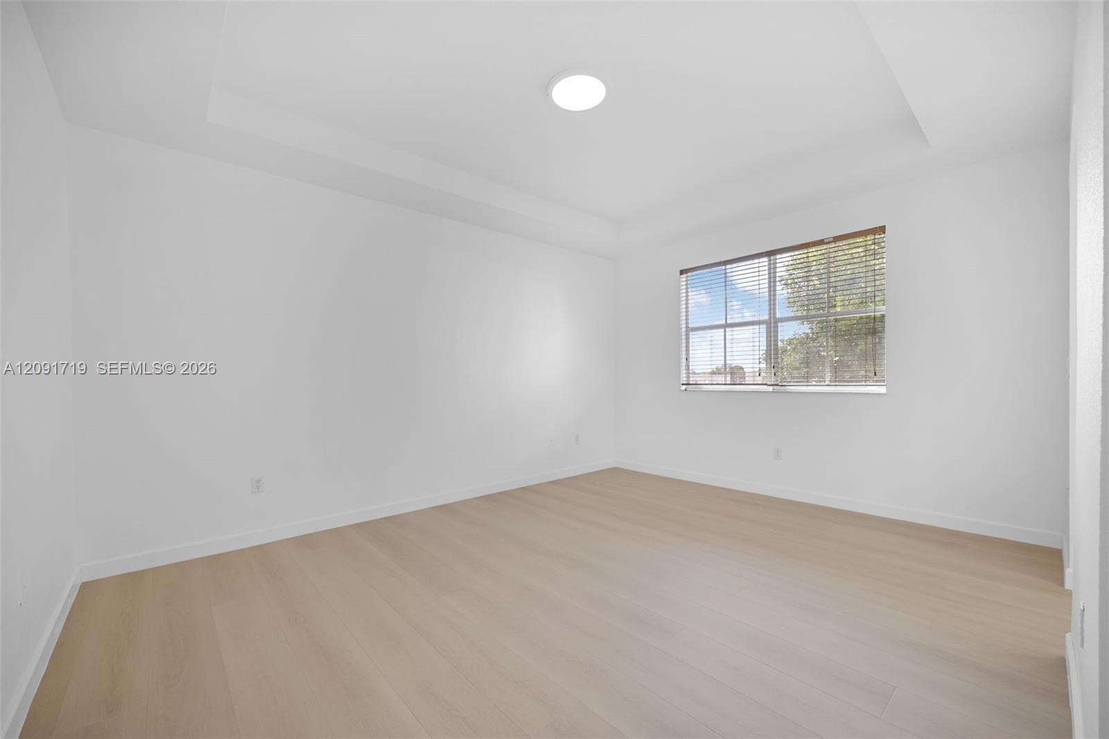 A12091719 Property Photo 23