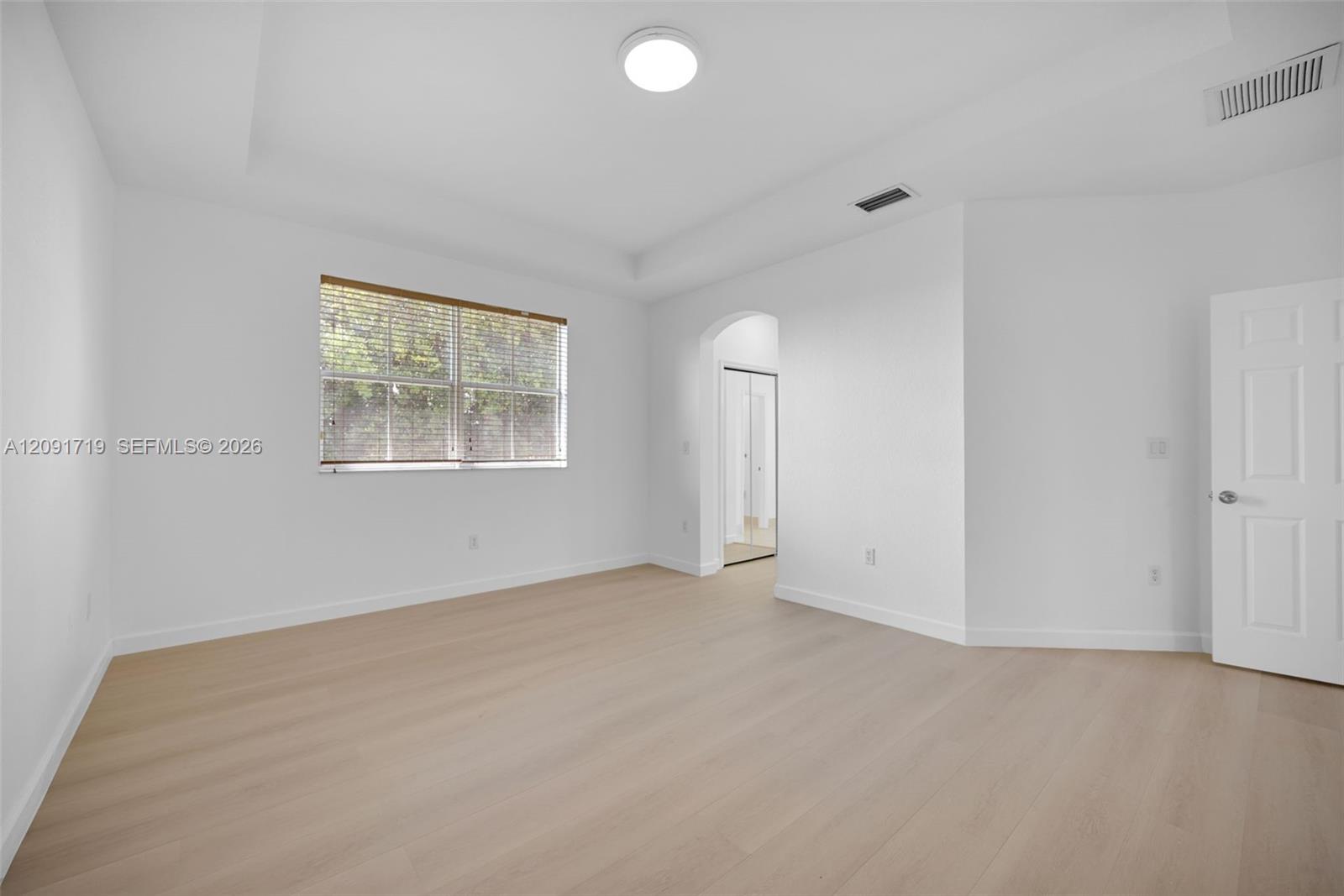 A12091719 Property Photo 25