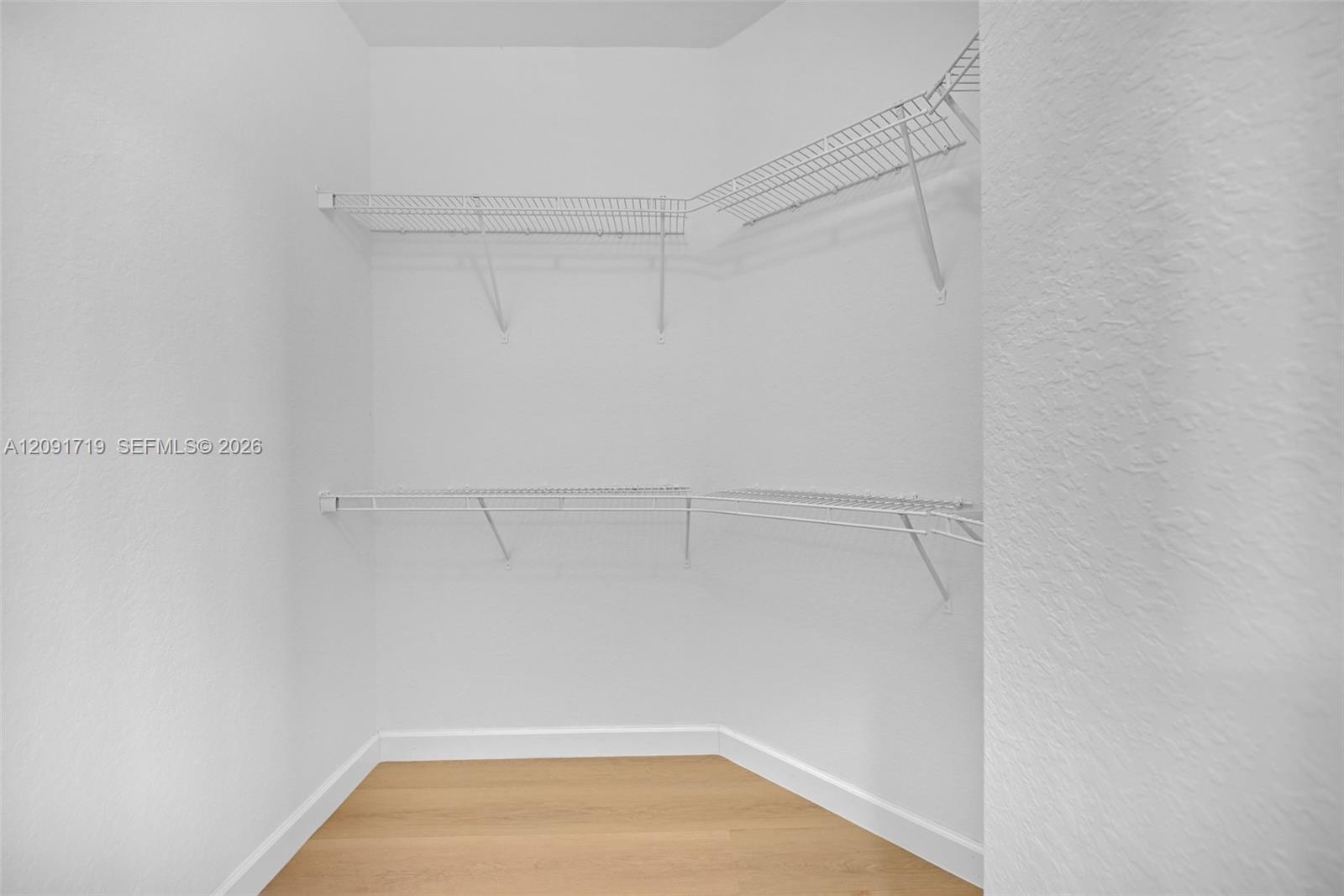 A12091719 Property Photo 27