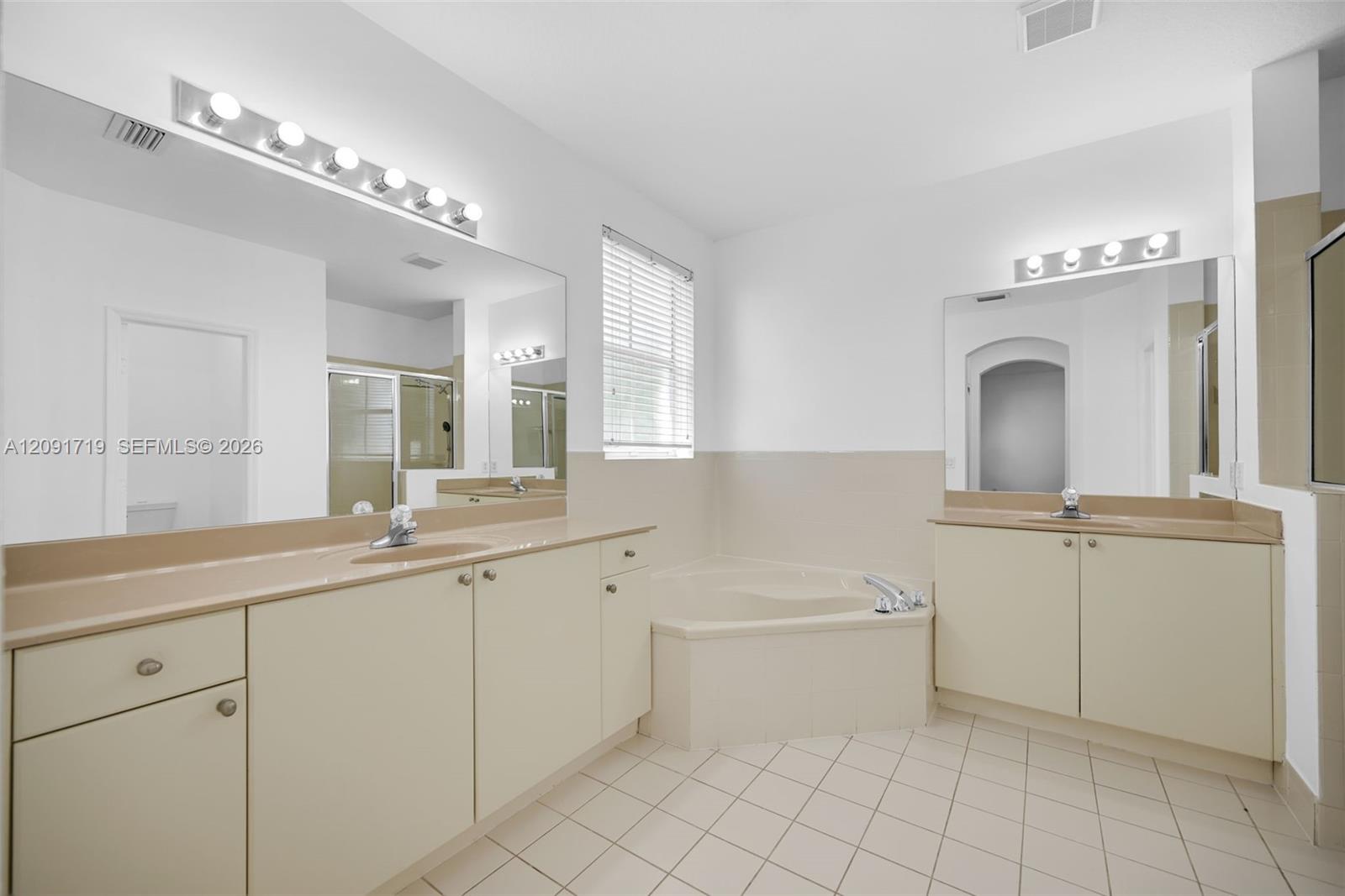 A12091719 Property Photo 28