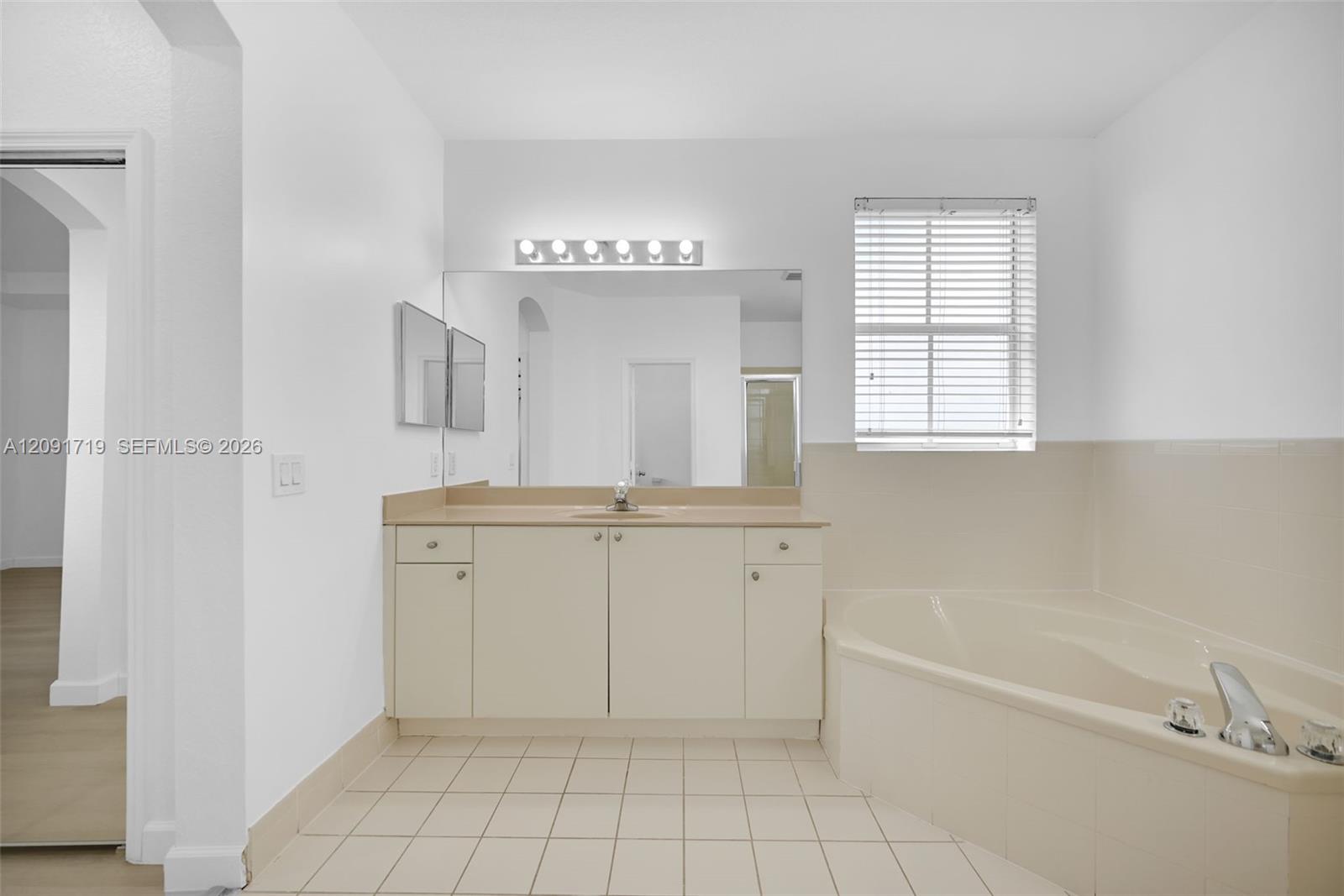 A12091719 Property Photo 29