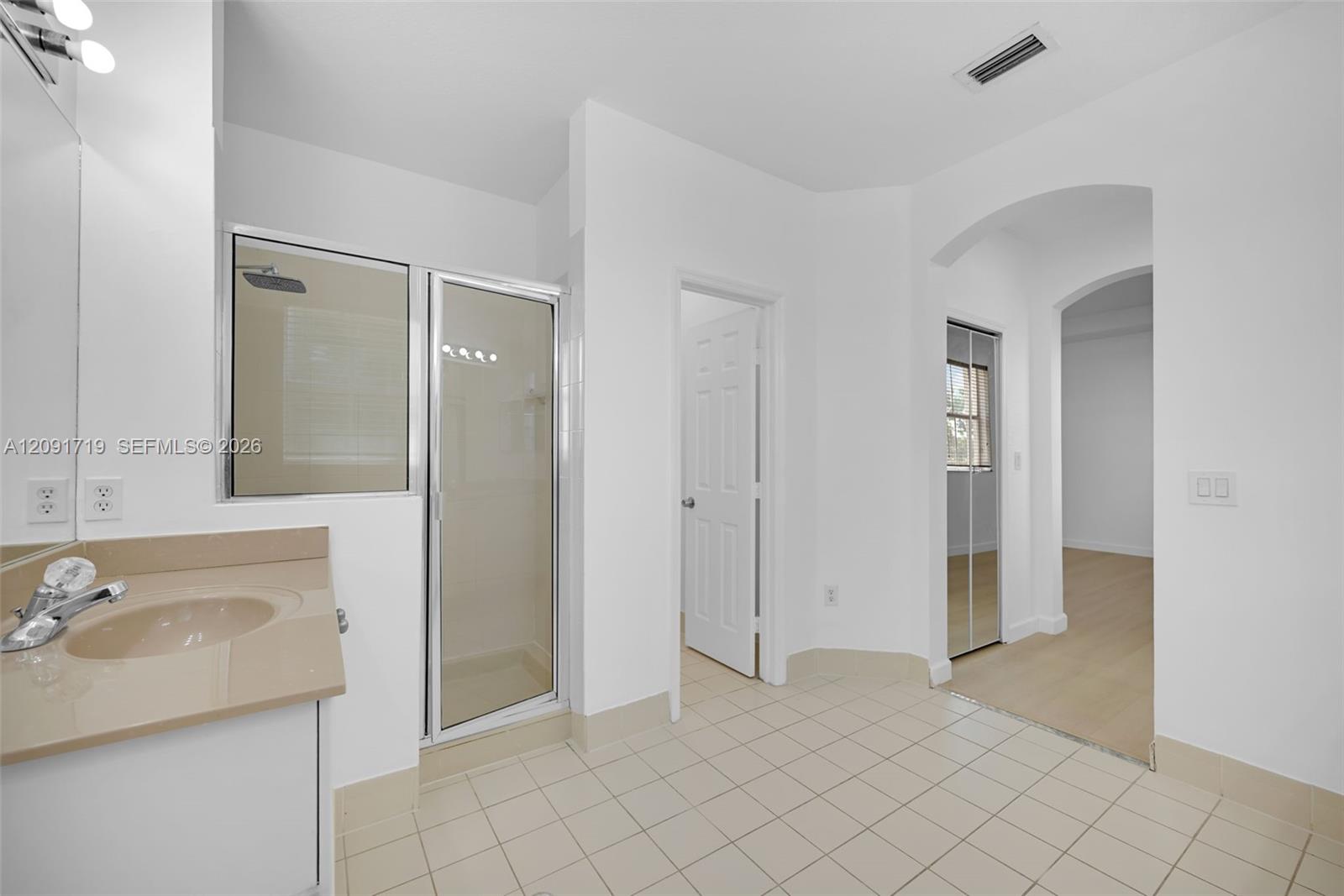 A12091719 Property Photo 30
