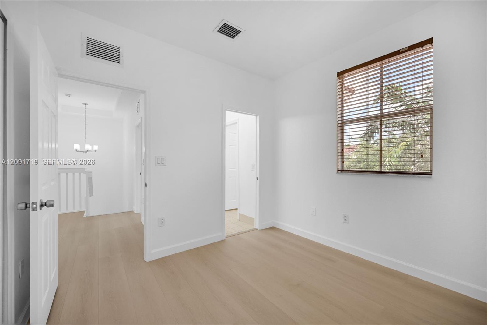 A12091719 Property Photo 34