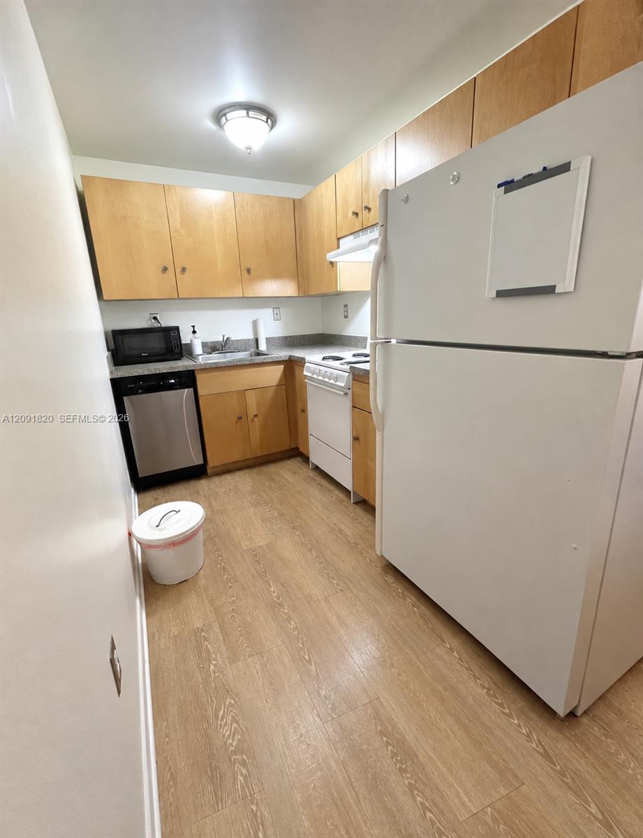 1542 Drexel Avenue 104 Property Photo 2