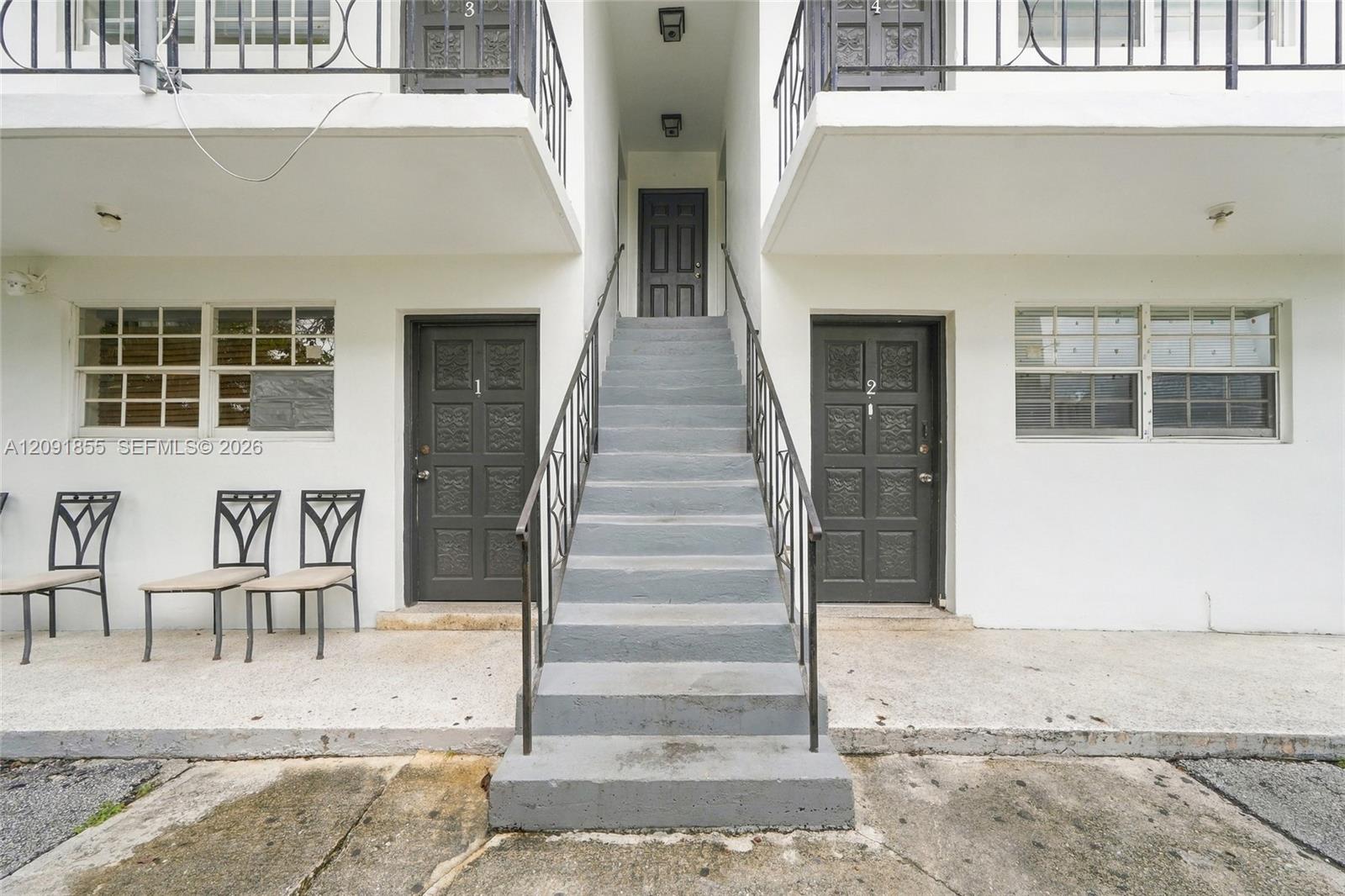 219 NW 10th Avenue APT 3 Property Photo 1