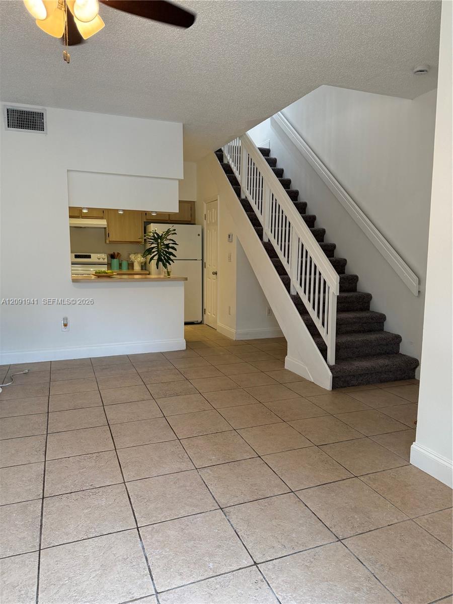 18322 Nw 68th Avenue B Property Photo 5