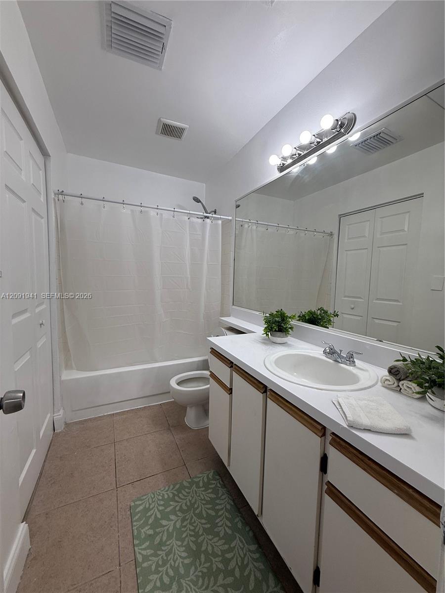18322 Nw 68th Avenue B Property Photo 10