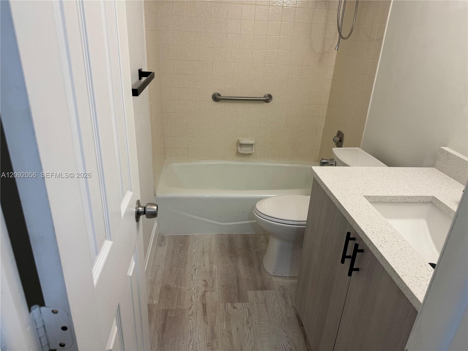 3940 Inverrary Boulevard 106-a Property Photo 15