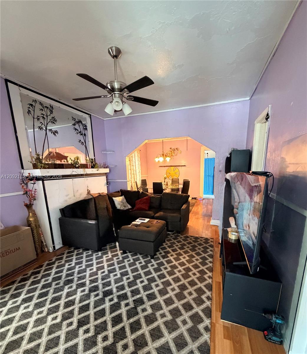 A12092162 Property Photo 3