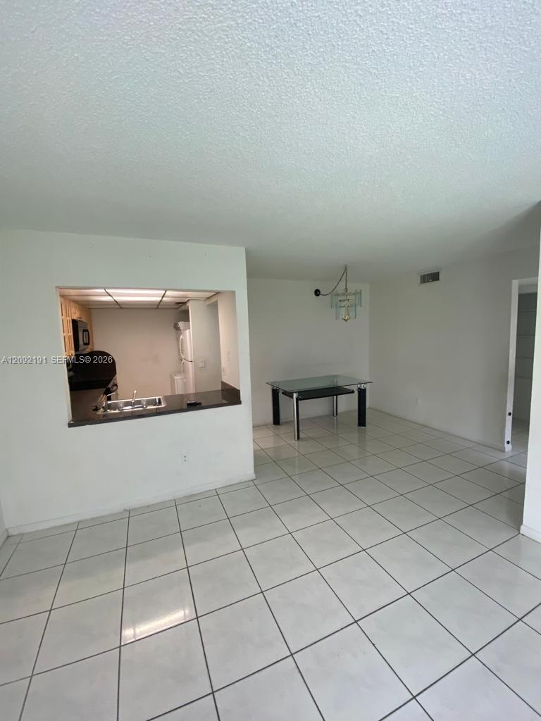 2715 W 66th Street 13-21 Property Photo 4