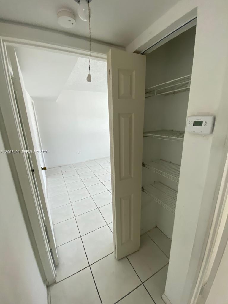 2715 W 66th Street 13-21 Property Photo 7