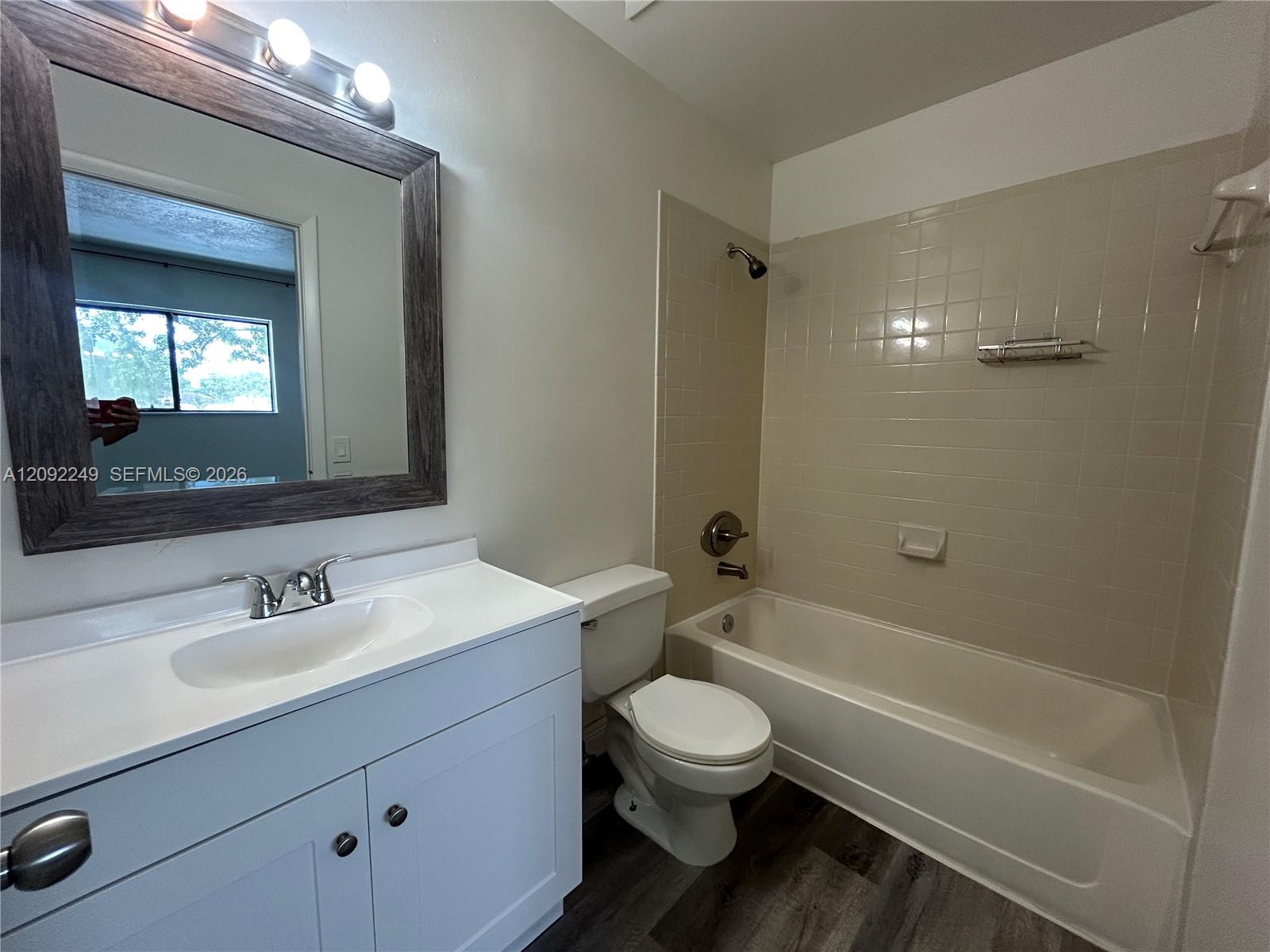 A12092249 Property Photo 11