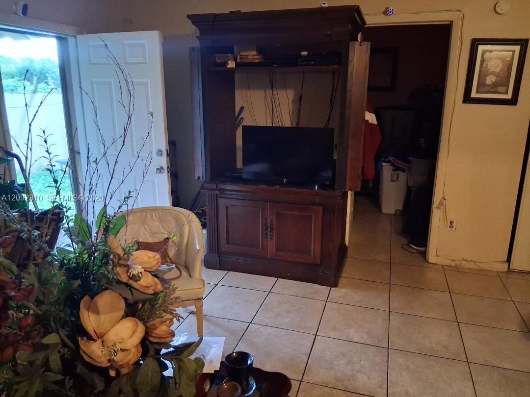 A12092310 Property Photo 4