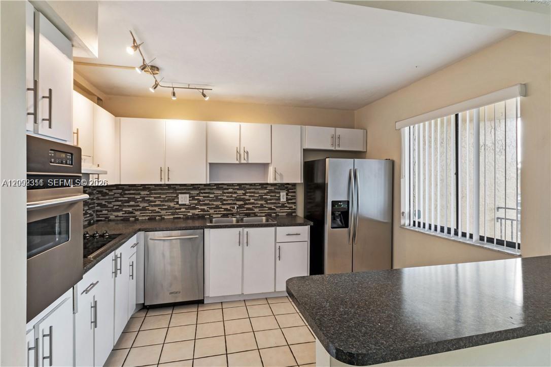 321 Lakeview Drive 204 Property Photo 1