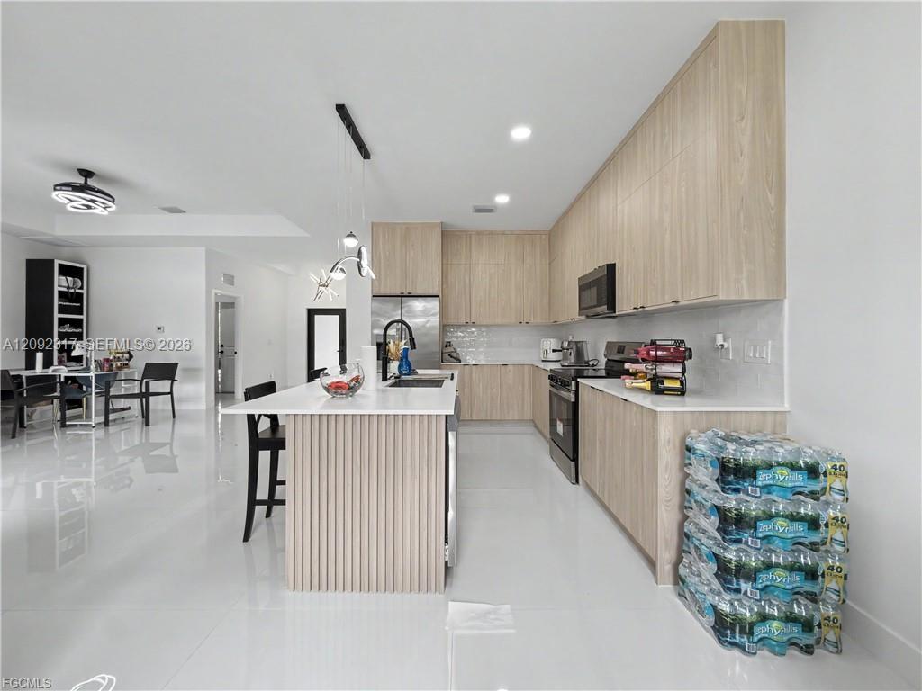 402 Thompson Avenue Property Photo 10