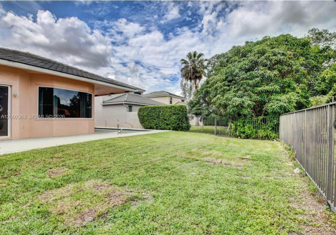 8291 Hampton Wood Drive 8291 Property Photo 11