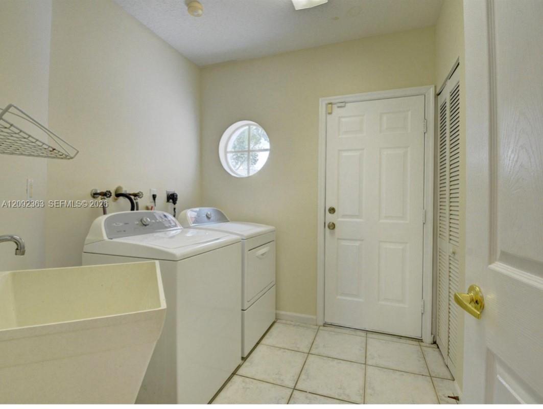 8291 Hampton Wood Drive 8291 Property Photo 16