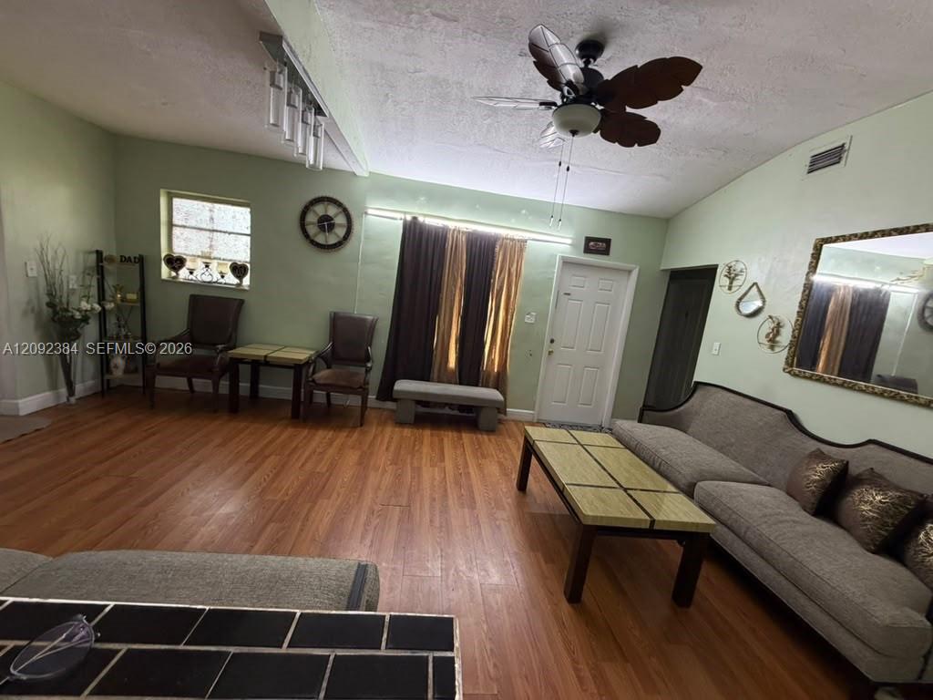A12092384 Property Photo 8