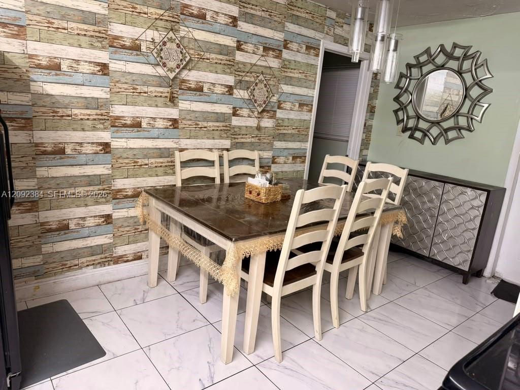 A12092384 Property Photo 11