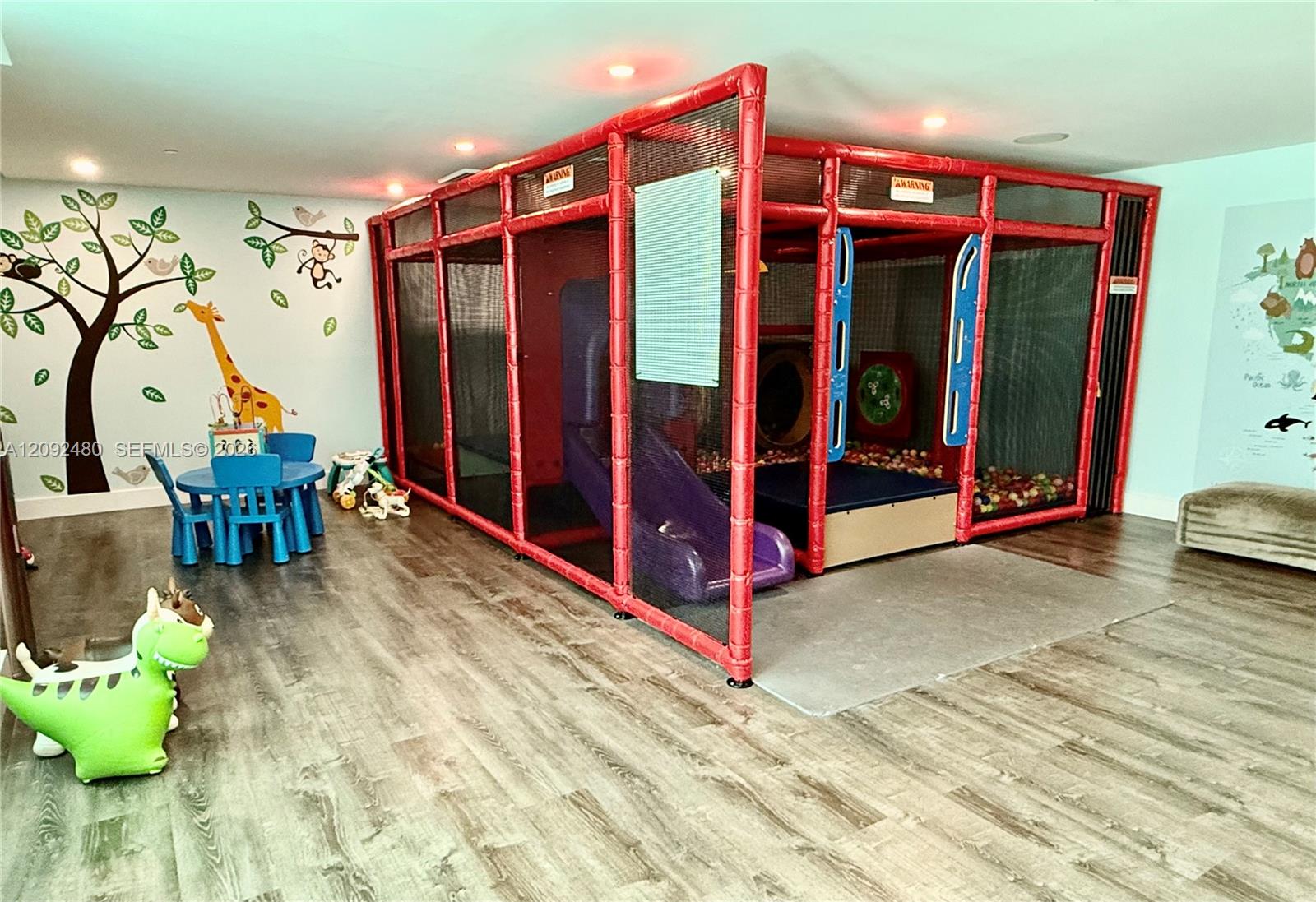 A12092480 Property Photo 31