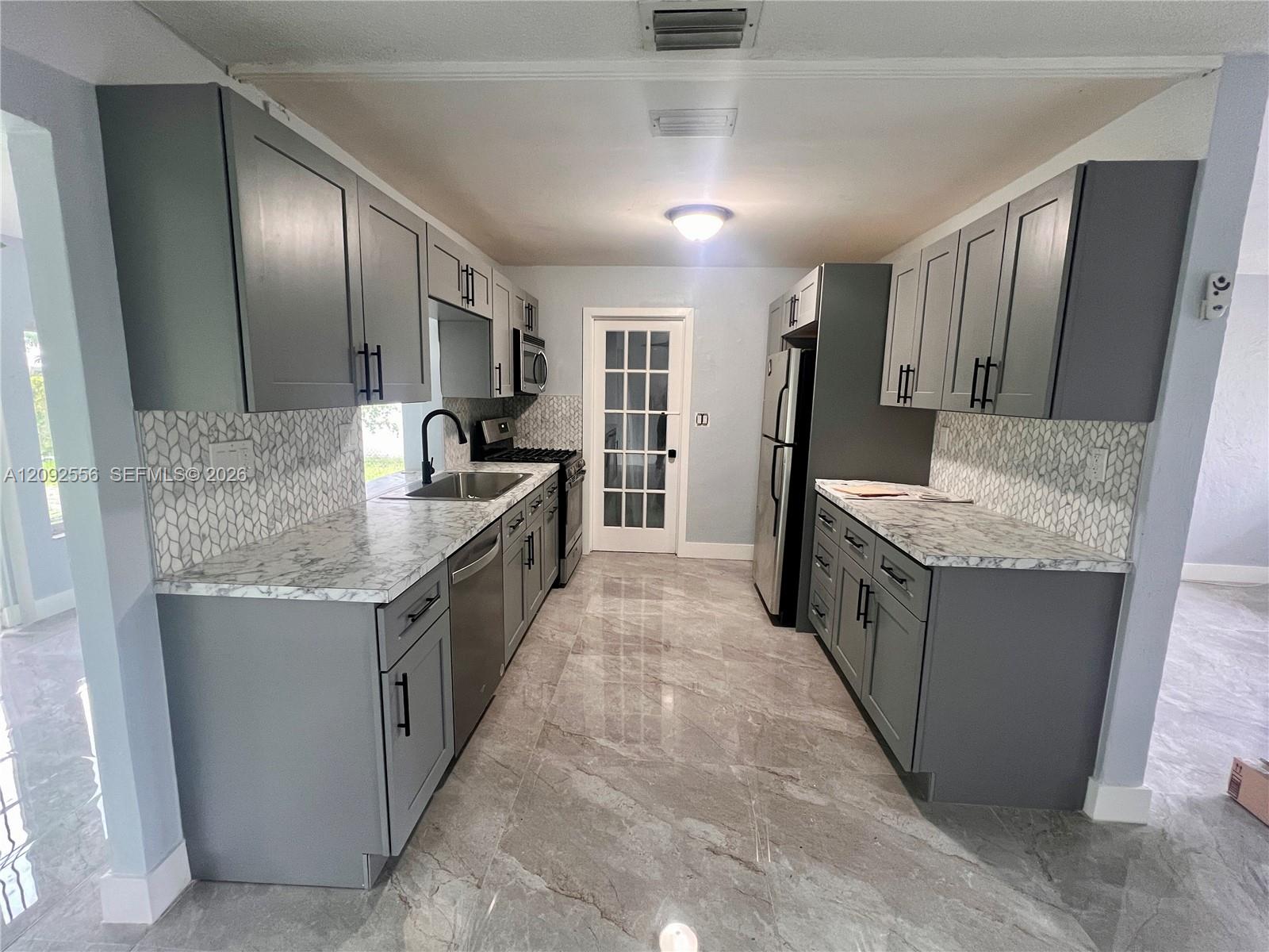 A12092556 Property Photo 6