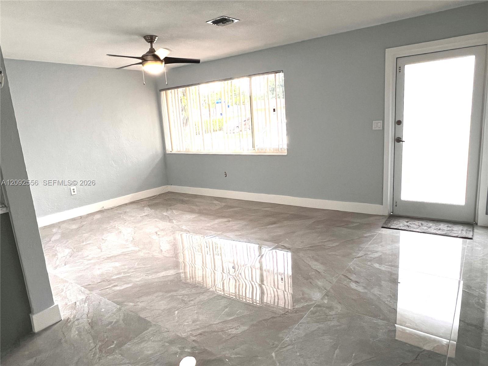 A12092556 Property Photo 12
