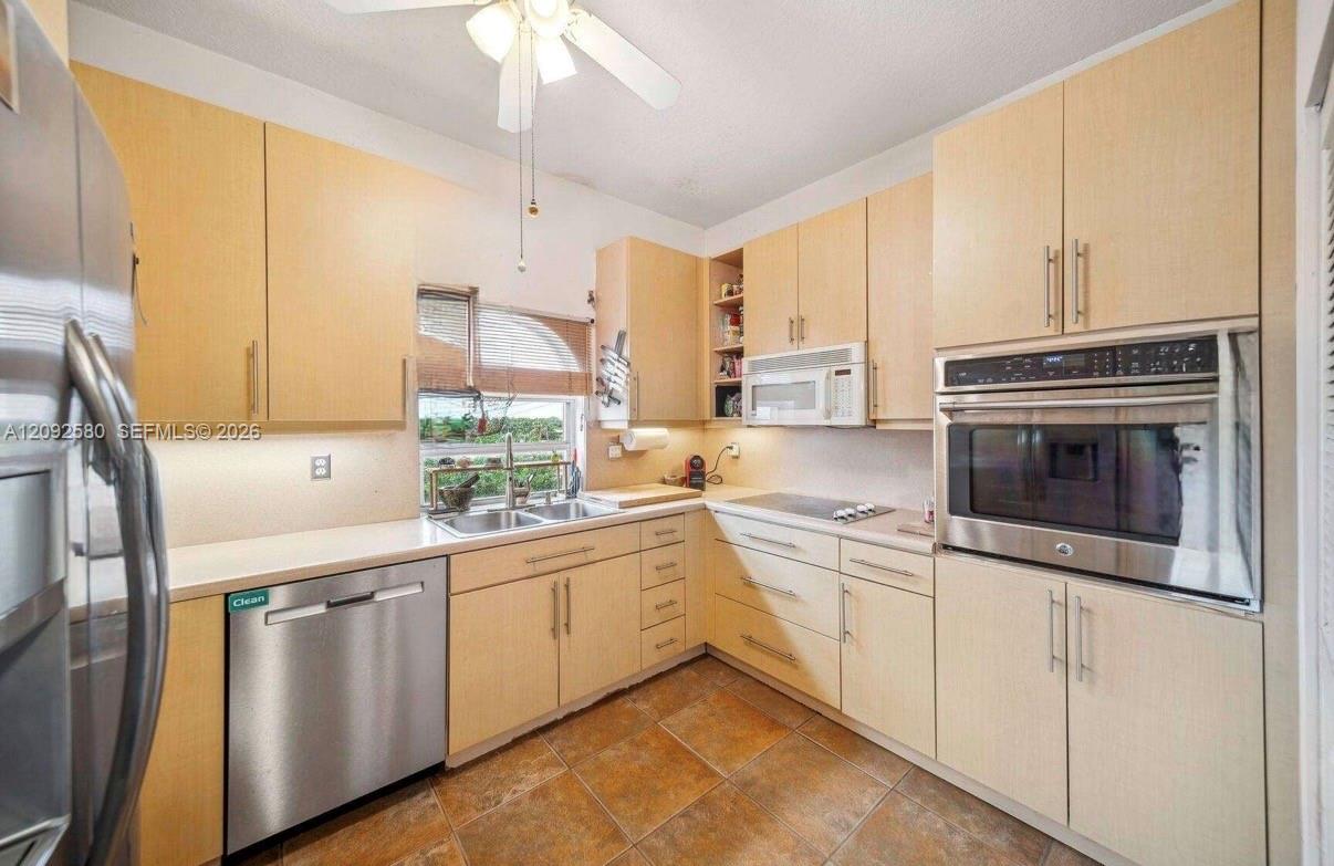9008 Collins Avenue 402 Property Photo 6