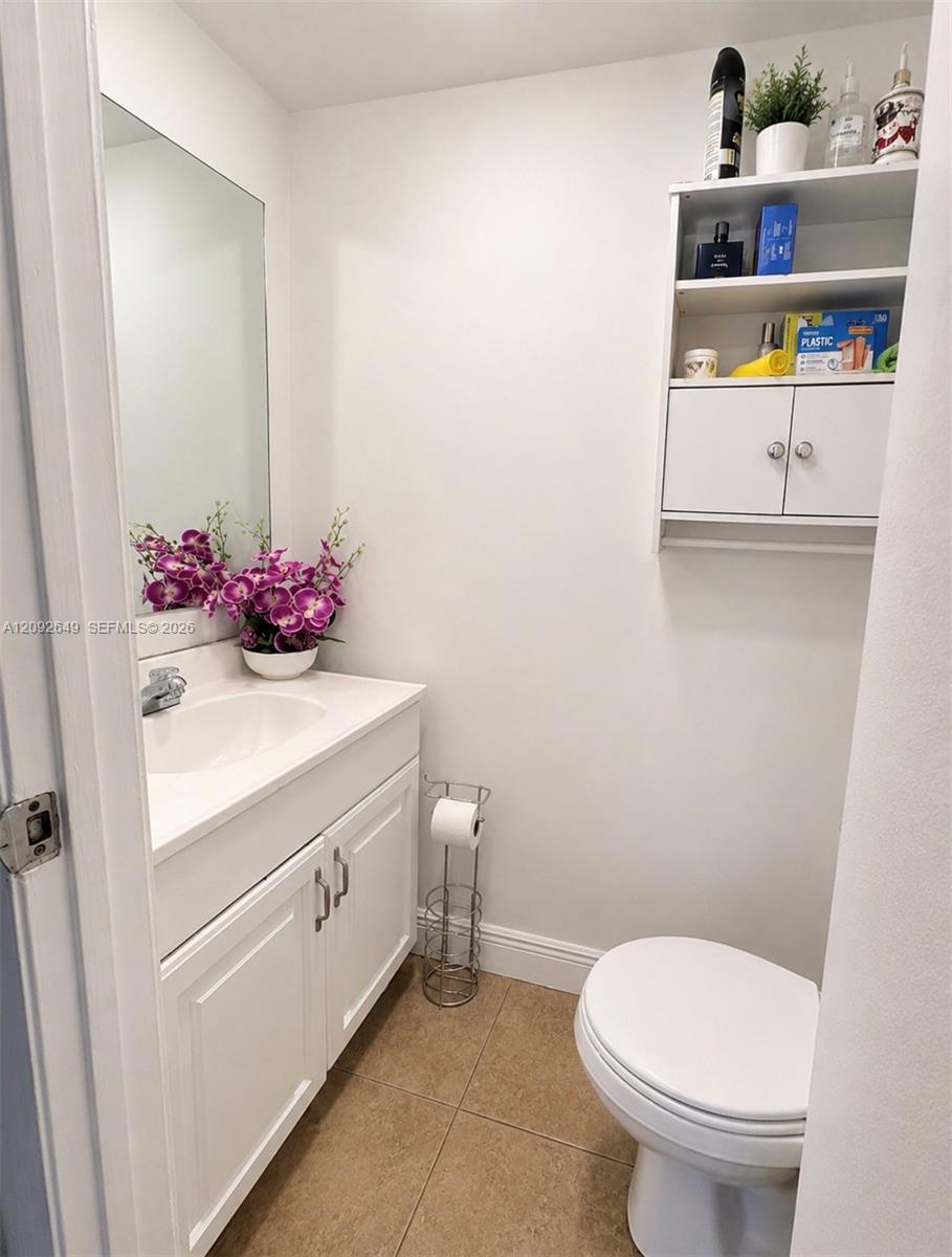 5611 W 25th Court 8a Property Photo 8