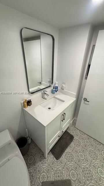 5880 Collins Avenue 1104 Property Photo 9