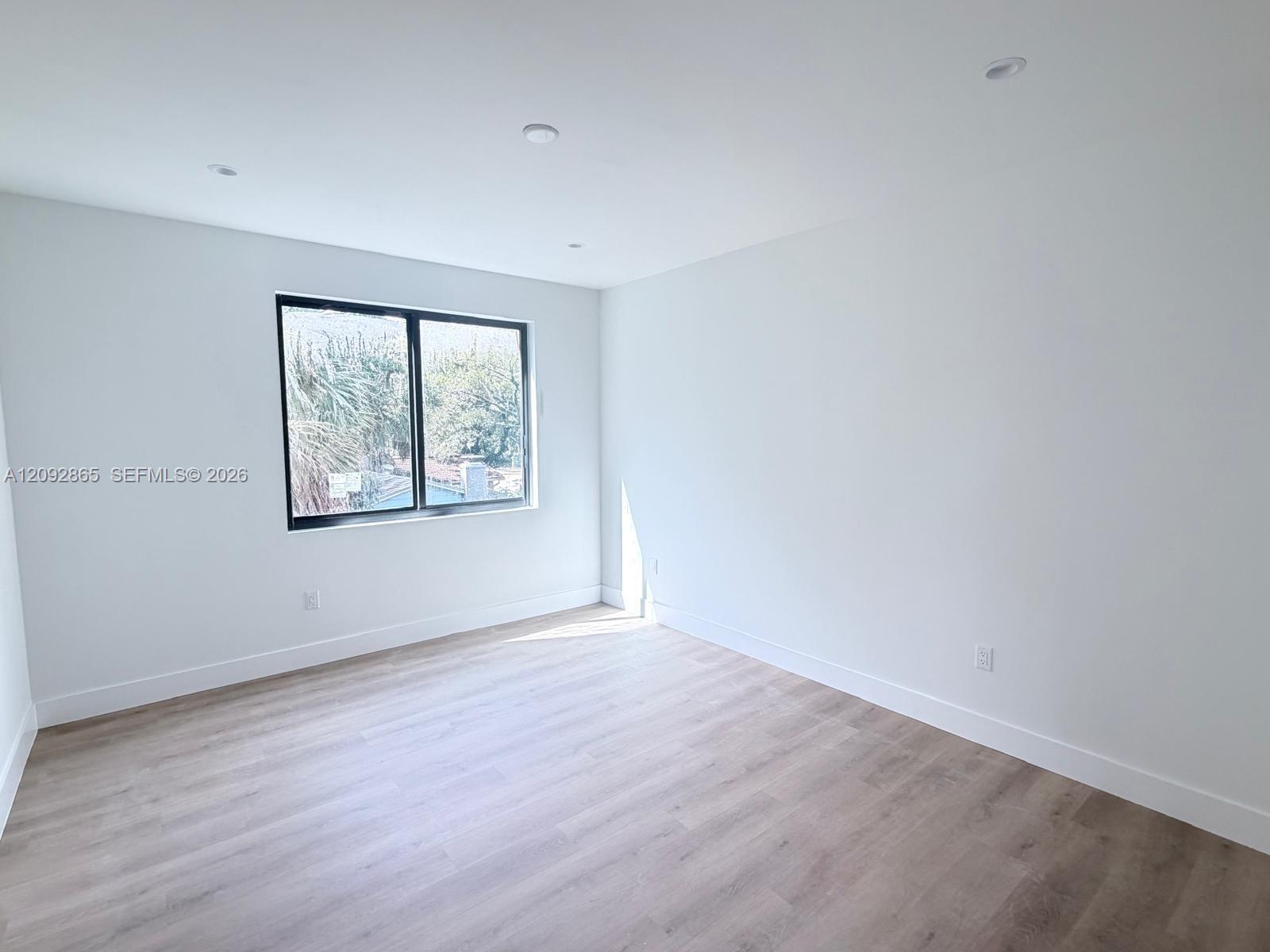 A12092865 Property Photo 11