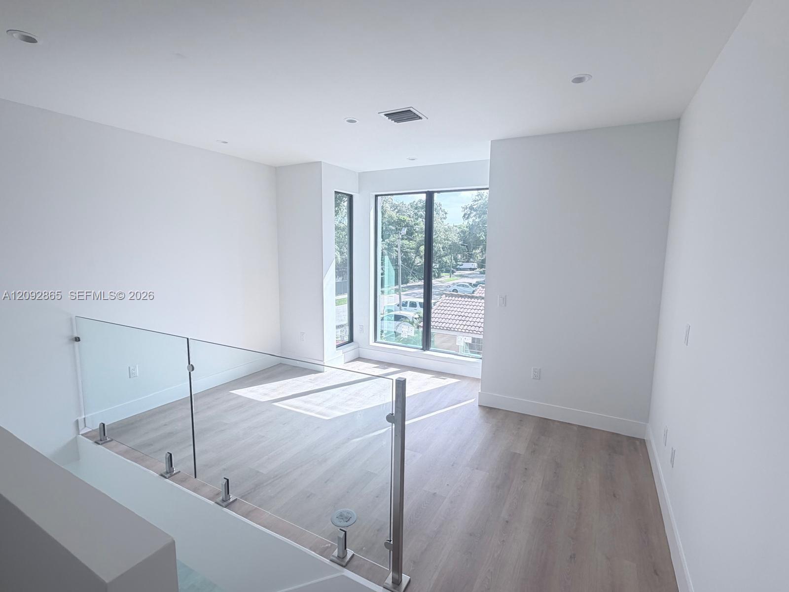 A12092865 Property Photo 12