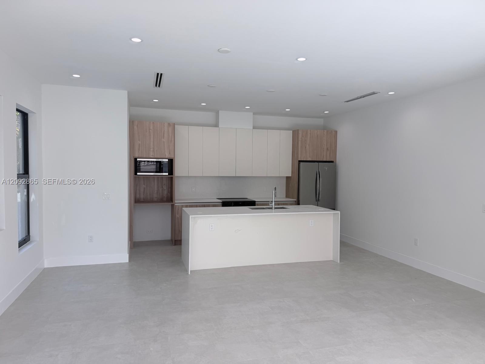 A12092865 Property Photo 17