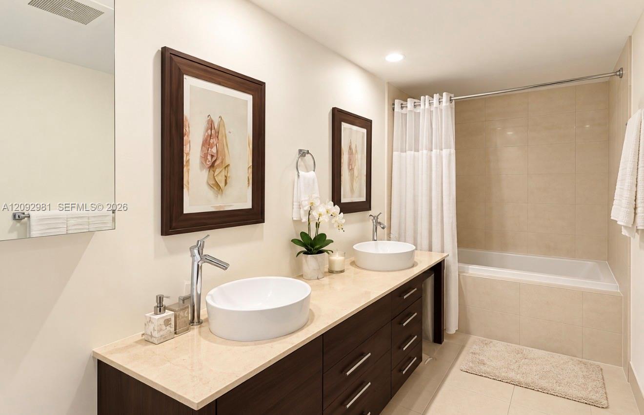 475 Brickell Avenue 3512 Property Photo 4