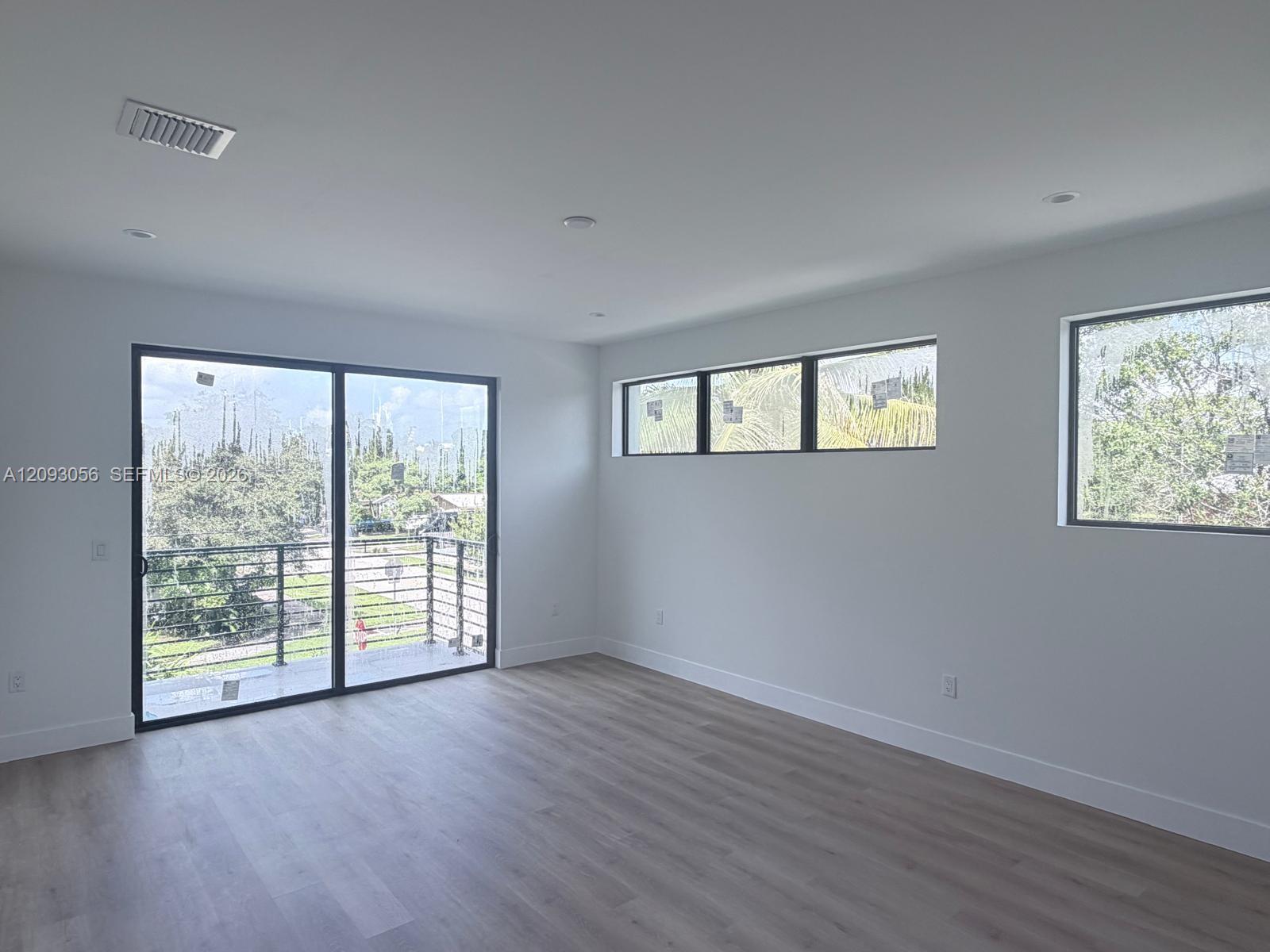 A12093056 Property Photo 4