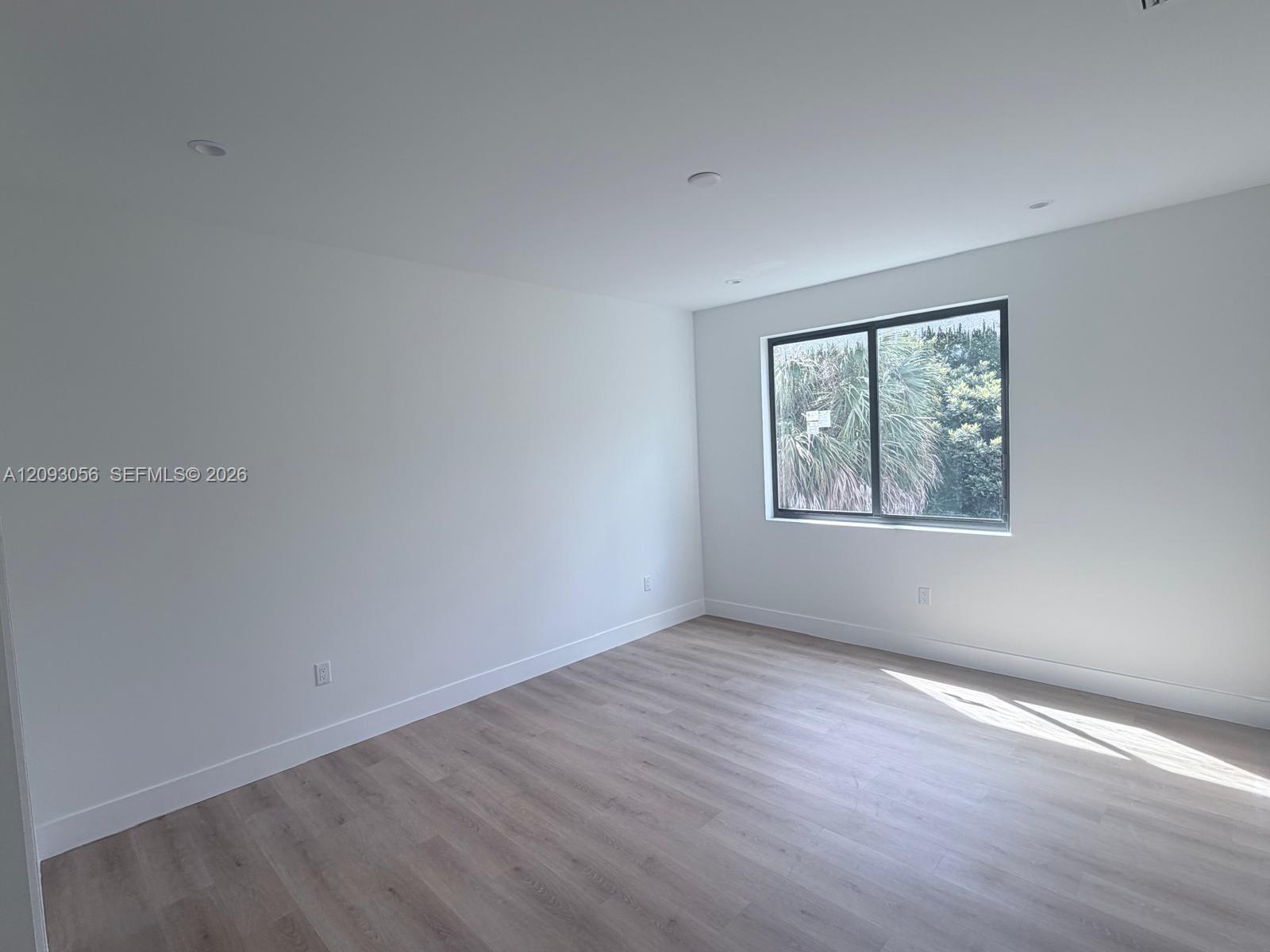 A12093056 Property Photo 6