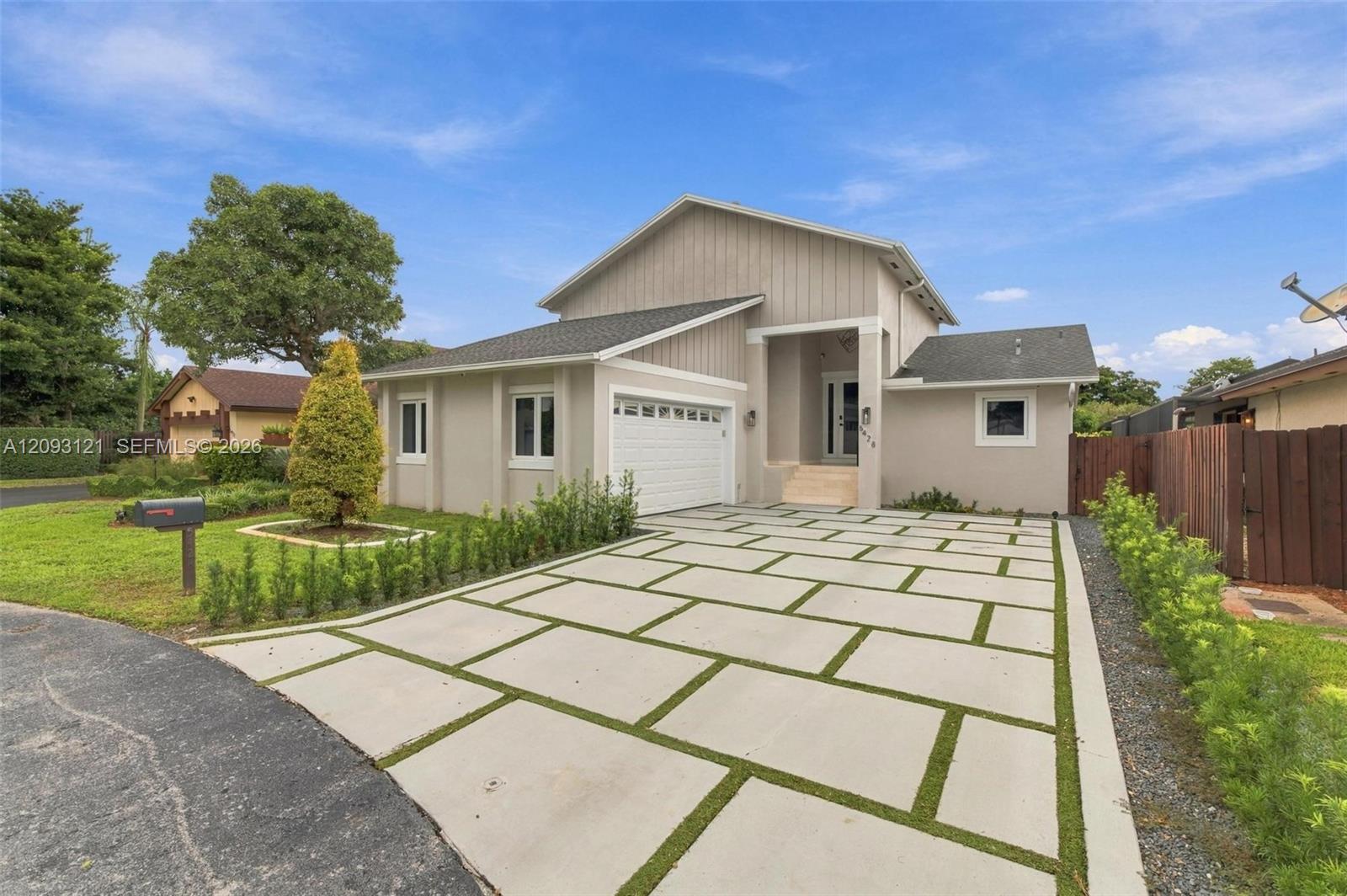 5428 SW 152nd Place Circle Property Photo 1
