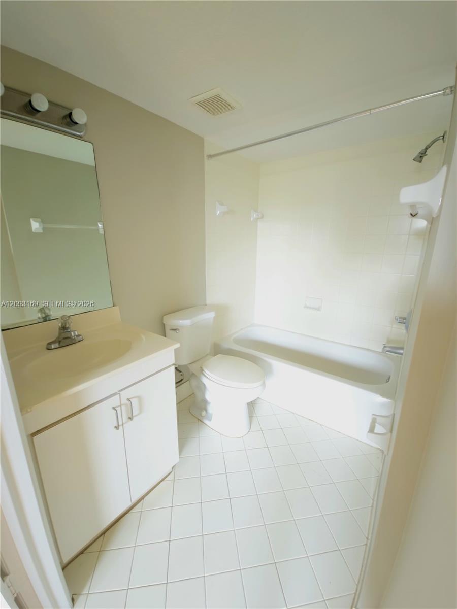 990 Ne 33rd Terrace 102 Property Photo 7