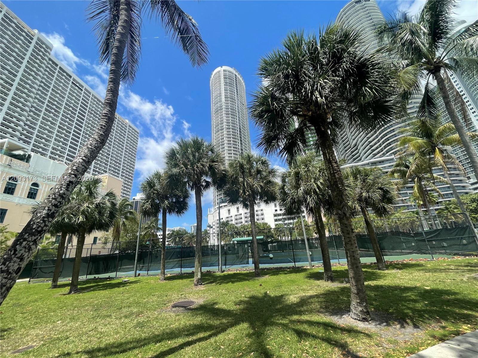 1750 N Bayshore Drive 2810 Property Photo 5