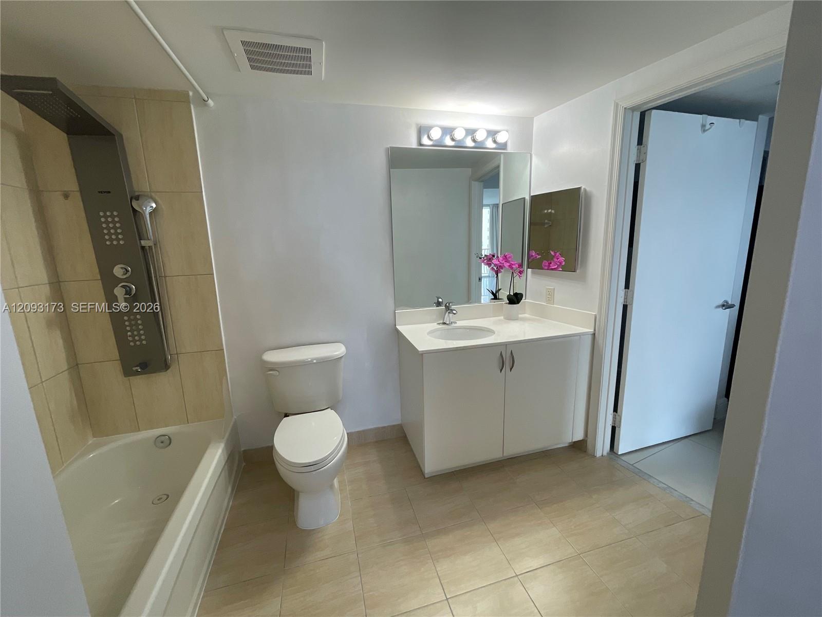 1750 N Bayshore Drive 2810 Property Photo 27