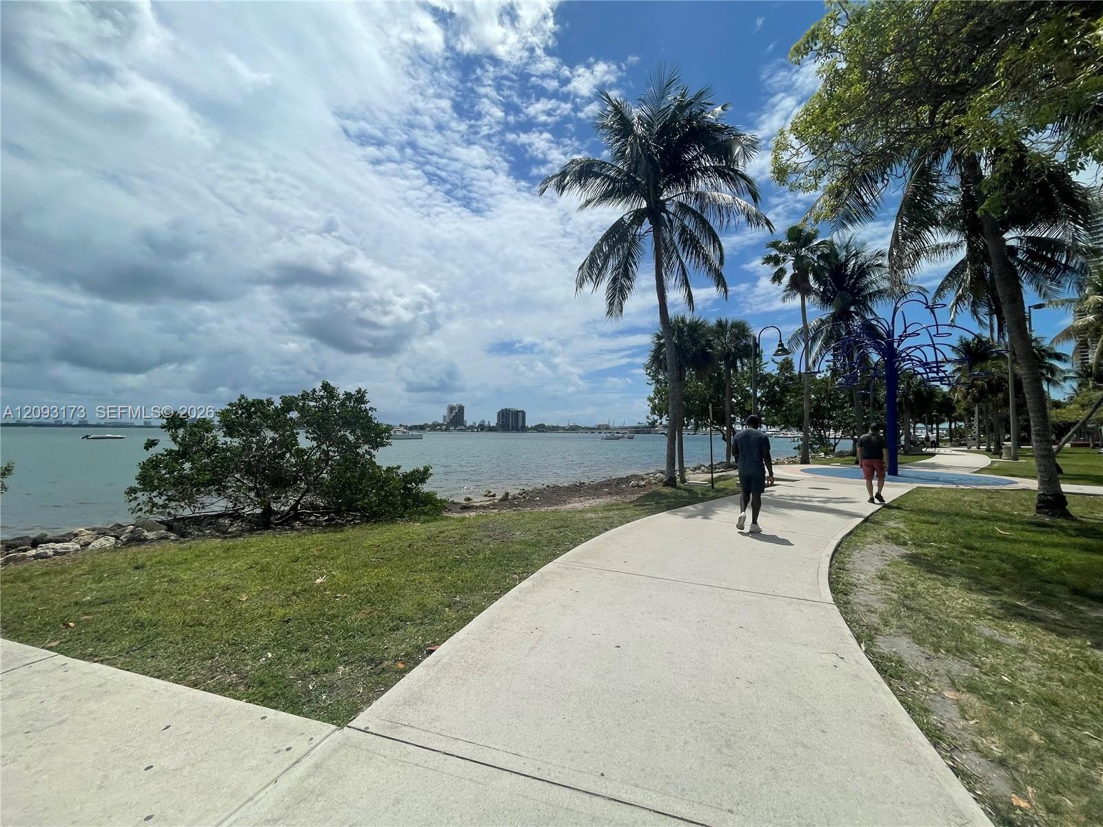 1750 N Bayshore Drive 2810 Property Photo 39