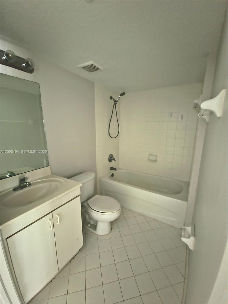 3398 Ne 9th Drive 102 Property Photo 8