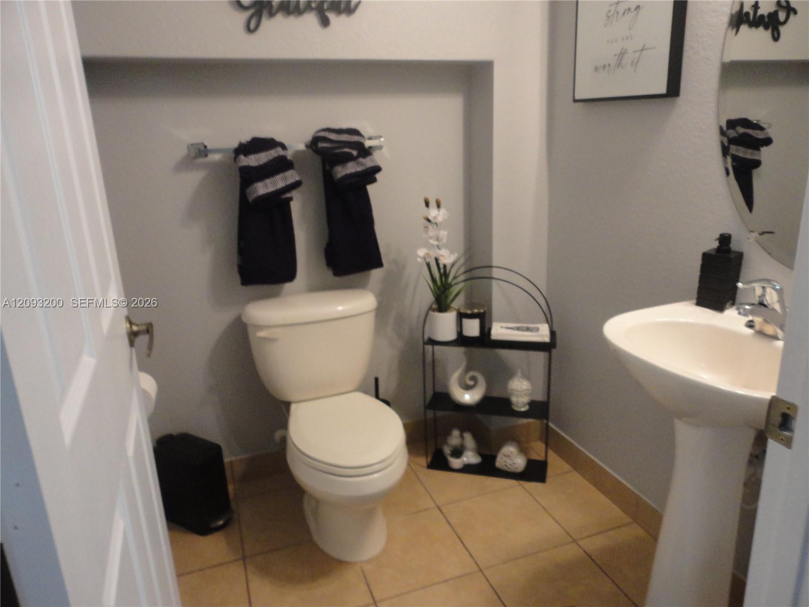 A12093200 Property Photo 11