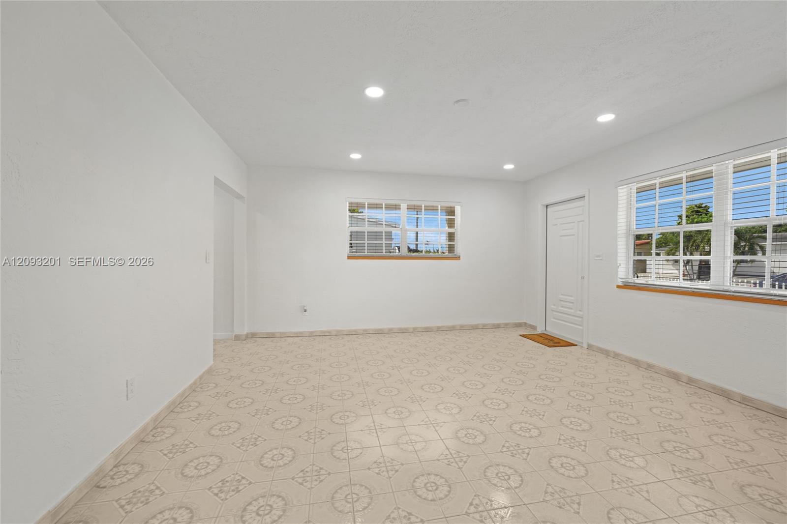 1250 W 34th Street Property Photo 3