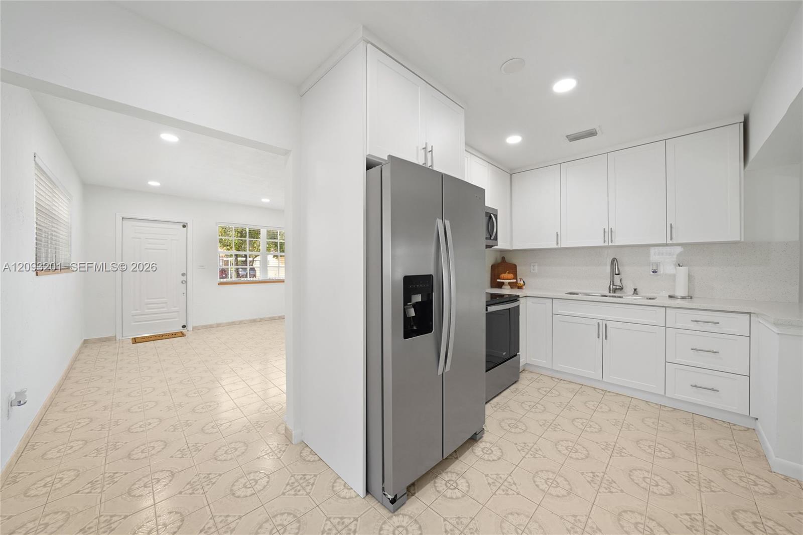 1250 W 34th Street Property Photo 4